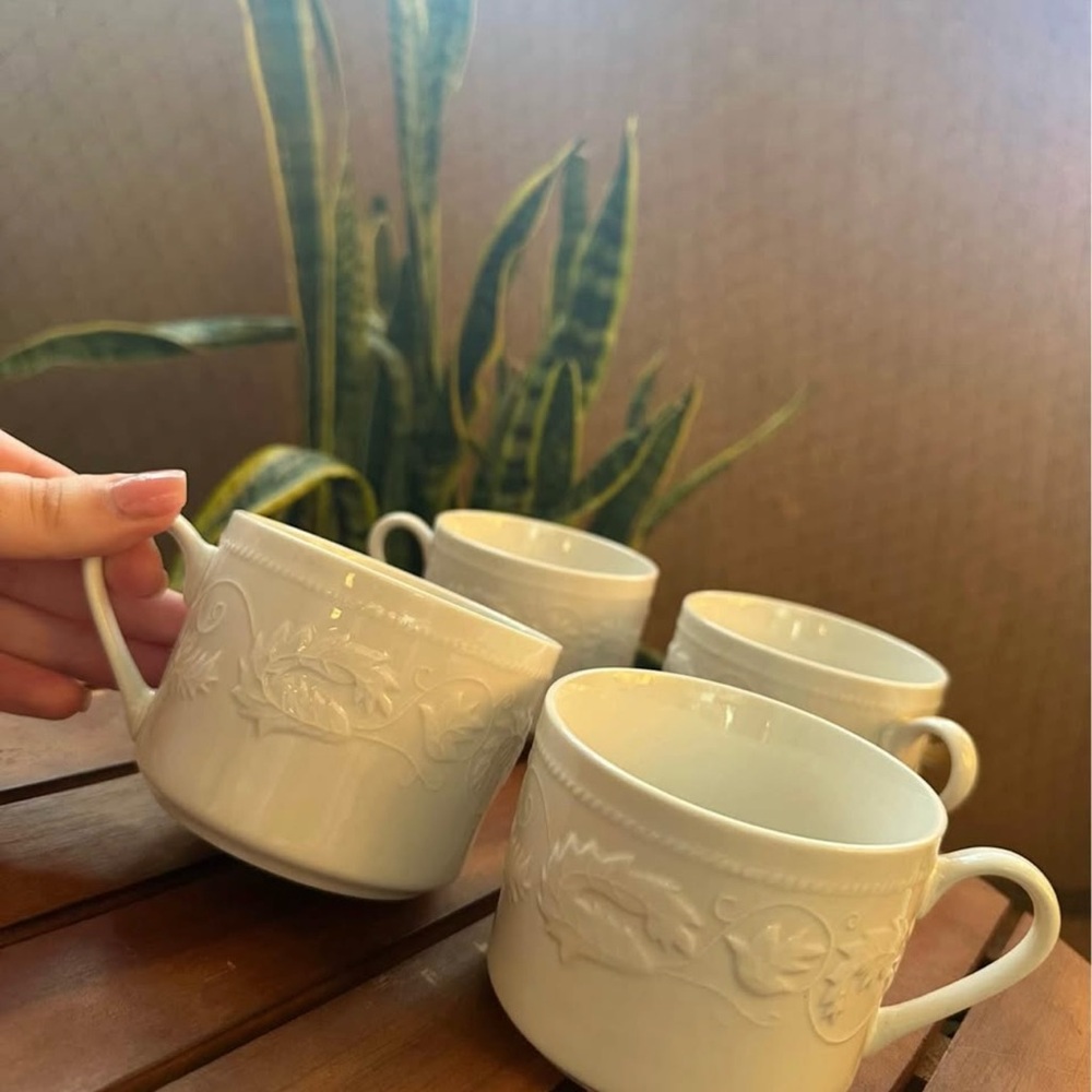 Elegant White Porcelain Tea/Coffee Cup Set
